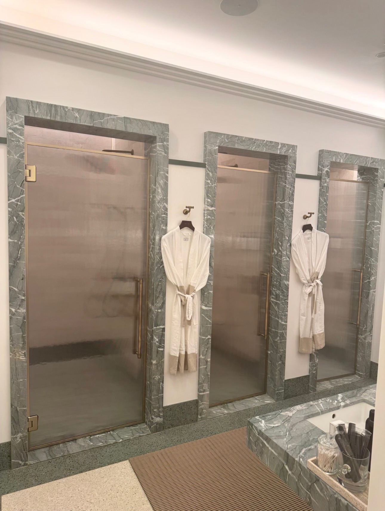 Custom glass safety wall installed by Architectural Glass and Design